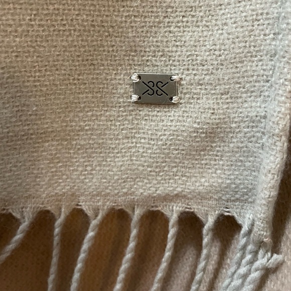 Soia & Kyo Yadira Woven Scarfigan Shawl Poncho Fringe Color Block Tan Blush OS - Picture 6 of 9